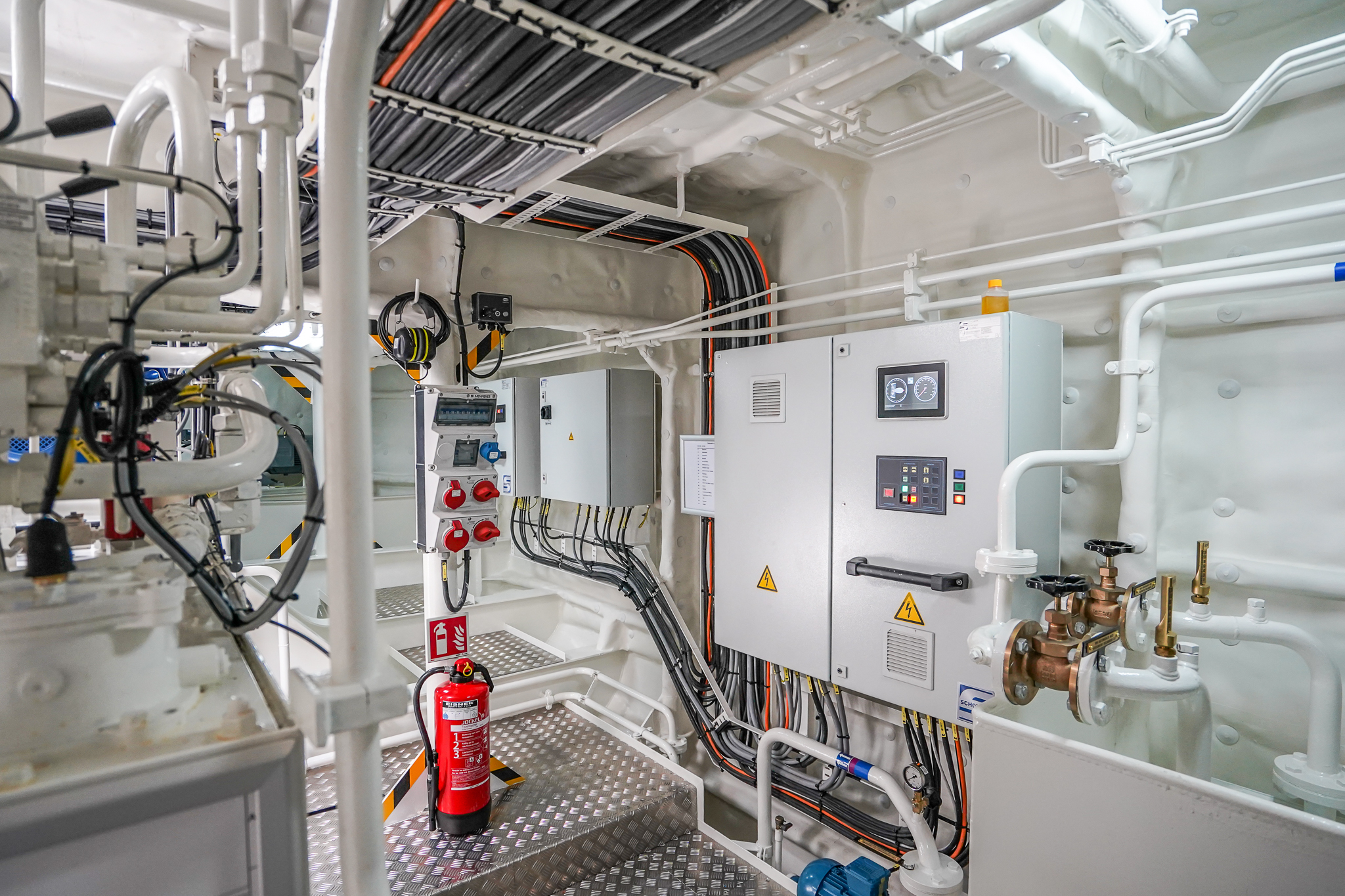 royal-van-der-leun-duikklok-schip-damen-shipyards-wsv-damen-system-integrator-archimedes-175-