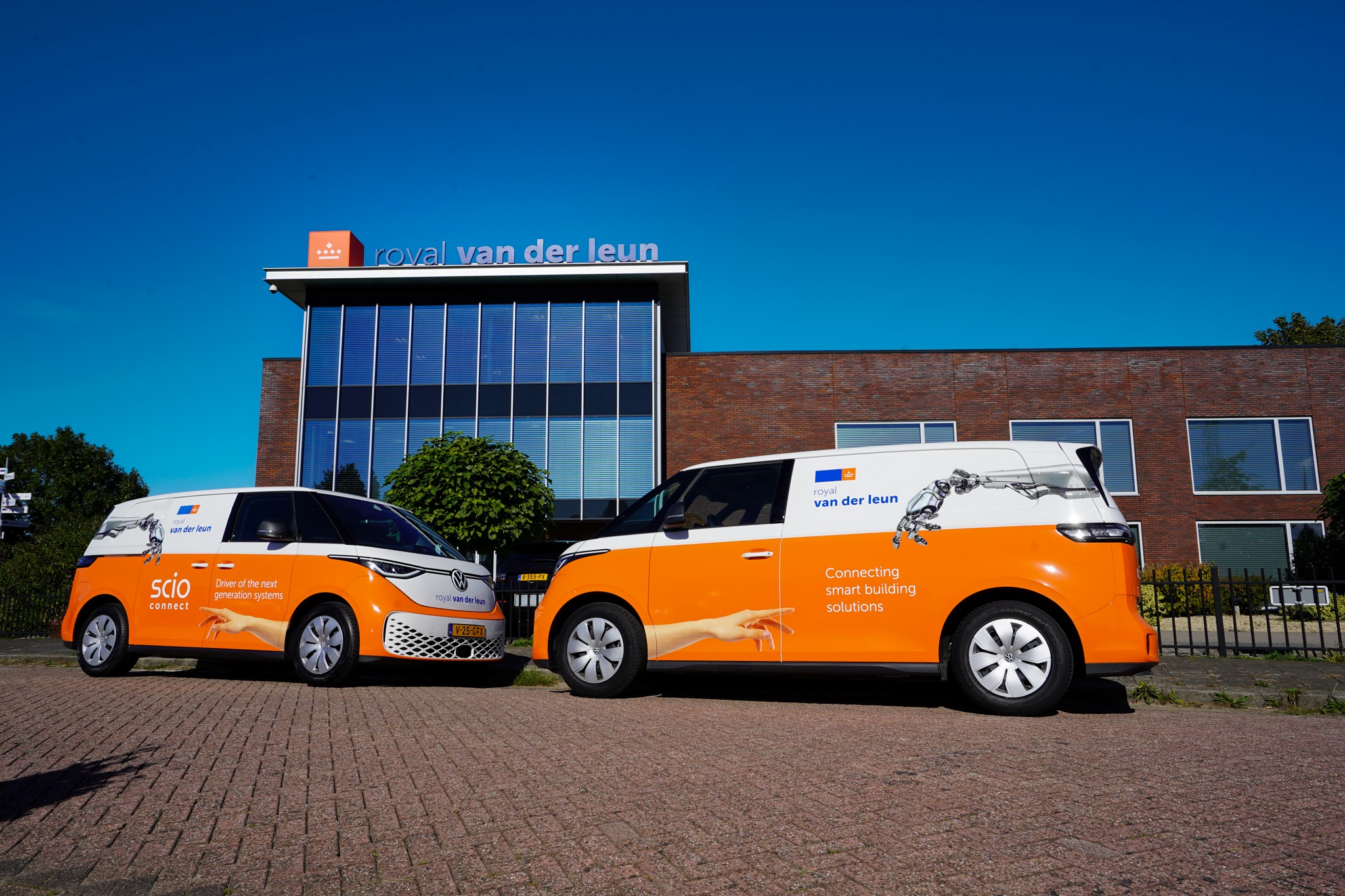 royal-van-der-leun-id-buzz-volkswagen-wrap-sliedrecht-electrical-marine-systems-electrobouw-resized